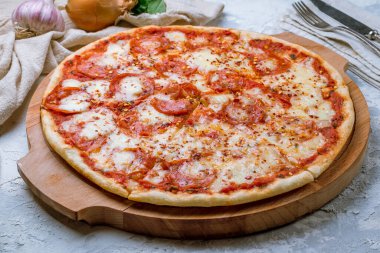 Bavyera sosisli pizza.