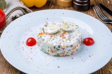 Salata olivieri tabakta