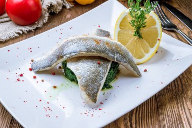 Kızarmış levrek balığının yakın çekim görüntüsü