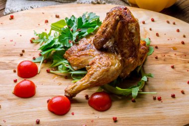 Kızarmış tavuk tütünü, yakın çekim.