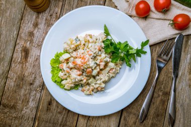 Salata olivieri tabakta