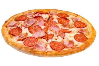 Beyaz arka planda izole edilmiş Pepperoni pizza.