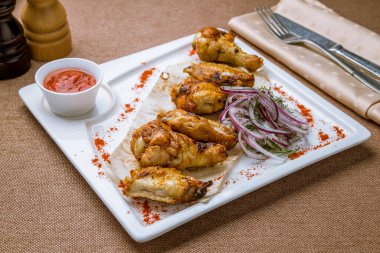 Mangalda tavuk kanadı