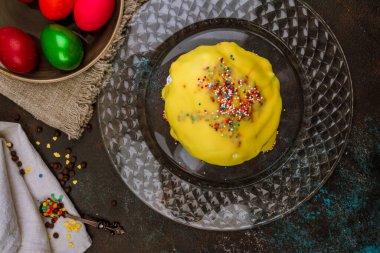 Yumurtalı Paskalya pastası.