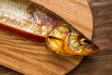 Tütsülenmiş balık muksun, yakın çekim.