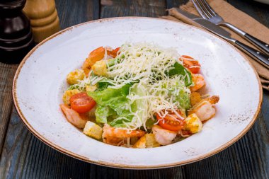 karidesli salata sezarı
