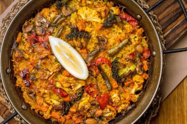 Sebzeli İspanyol paella