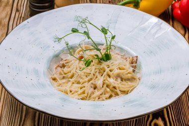 Pastırmalı spagetti.