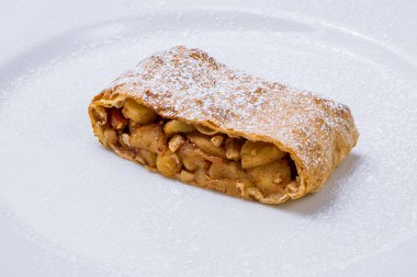 Elmalı turta ve dondurma.