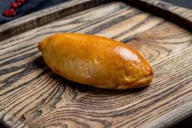 Lahanalı küçük bir turta.