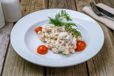 Salata olivieri tabakta