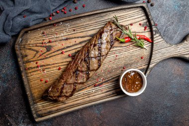 Güvertede biftek var.