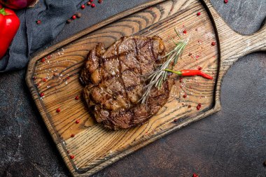 Sulu pirzola bifteğine yakın çekim