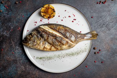 Izgarada pişirilmiş Dorado balığının en güzel manzarası.