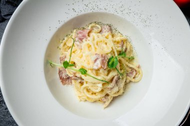 Pastırmalı spagetti.