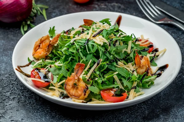 Délicieuse Salade Fraîche Roquette Aux Crevettes — Photo