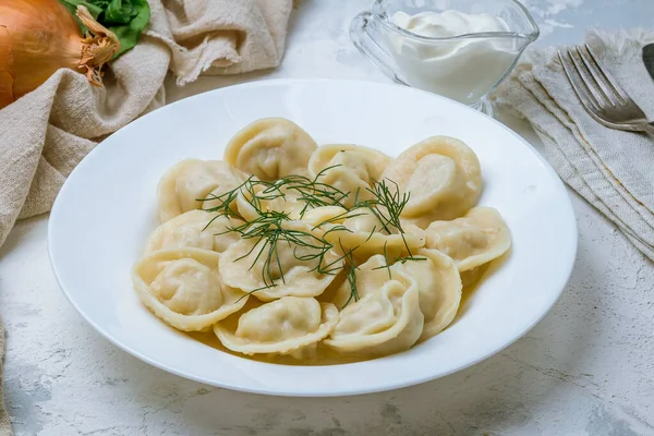 Dumplings Con Crema Agria Hierbas — Foto de Stock