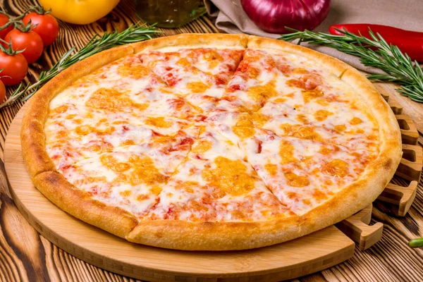 Lezzetli Talyan Pizzasının Yakın Çekim Görüntüsü Margherita — Stok fotoğraf