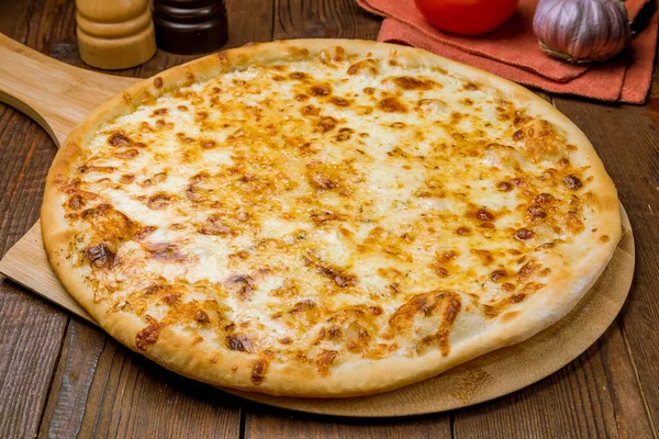 Nahaufnahme Von Köstlichen Quattro Formaggi Pizza — Stockfoto