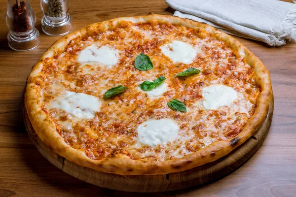 Vista Close Deliciosa Pizza Italiana Margherita — Fotografia de Stock