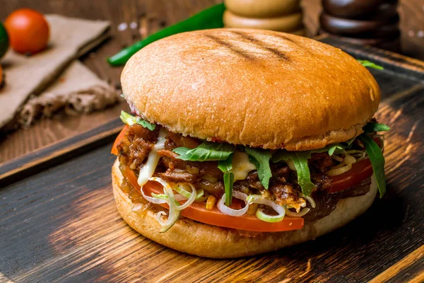 Deliciosa Hamburguesa Con Carne Vista Cerca — Foto de Stock