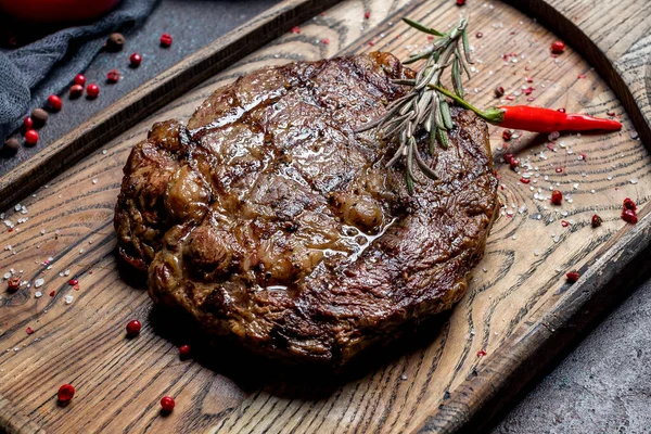 Vista Cerca Del Jugoso Filete Ribeye — Foto de Stock