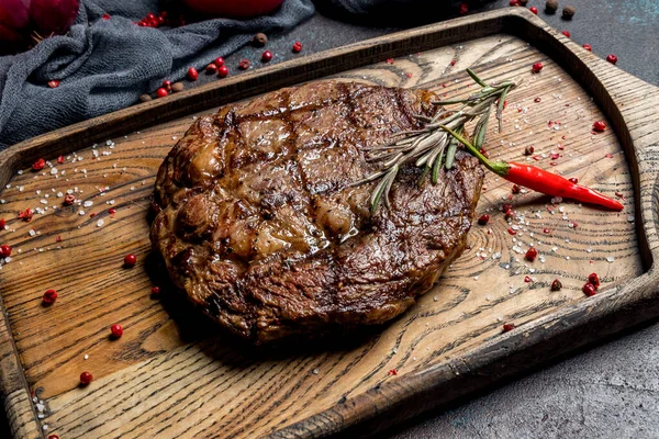 Vista Cerca Del Jugoso Filete Ribeye — Foto de Stock