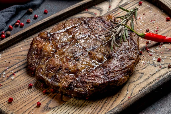 Vista Cerca Del Jugoso Filete Ribeye —  Fotos de Stock