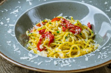 Lezzetli spagetti, kırmızı biberli Oli Olio