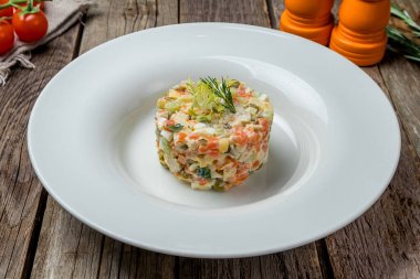 Salata olivieri tabakta