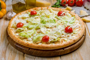 Pizza Sezar tabakta
