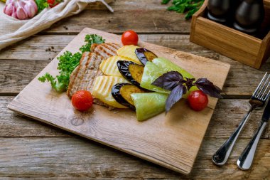 japsandali et ve kızarmış sebze ile Gürcü mutfağı 