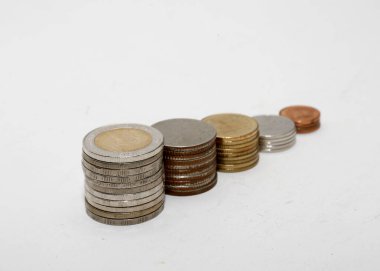 Para büyüyen konsept izole beyaz arka grup