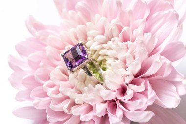 Mor Ametist, omurga taşı, flüorit, Sugilite dikdörtgen gümüş yüzük.