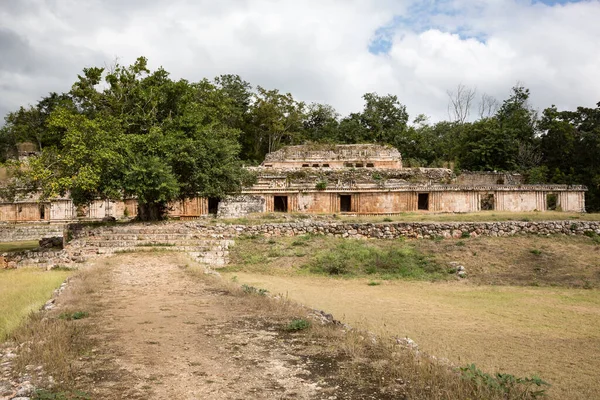 Ruina del Palacio Real Maya en sitio arqueológico de Labna, Yucatán, México — Foto de Stock