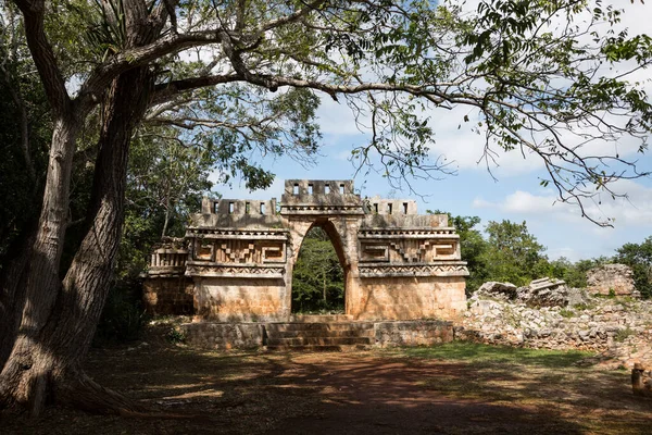 Ancient mayan arch at Labna mayan ruins, Yucatan, Mexico — Stock Photo, Image