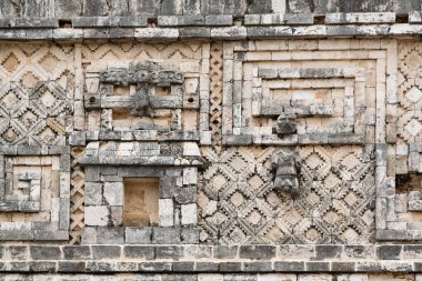 Uxmal, Yucatan, Meksika 'daki Maya Nunnery Meydanı harabelerinde dekorasyon.