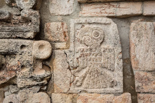Aquila che intaglia sul muro delle rovine della grande piramide Maya a Uxmal, Yucatan, Messico — Foto Stock