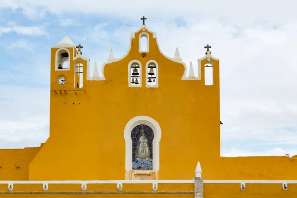 墨西哥尤卡坦Izamal San Antonio de Padua殖民修道院召集人 — 图库照片