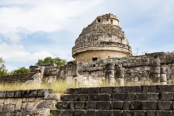 El Caracol, un antiguo edificio del observatorio Maya, Chichén-Itzá, Yucatán. México. — Foto de Stock