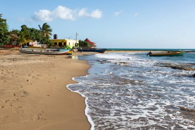 Sahil manzaralı, dalgalı, Hazine Sahili, St. Elizabeth Mahallesi, Jamaika