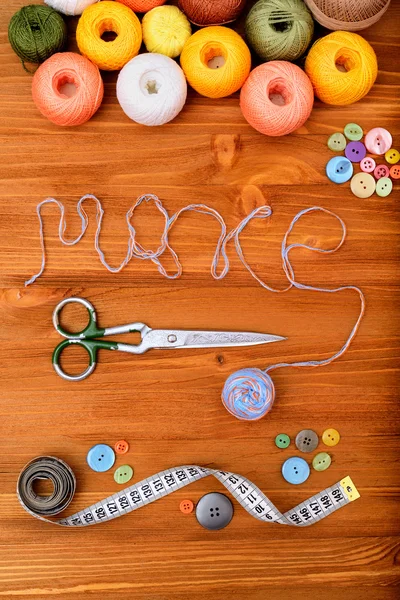 Word "make" with sewing tools and accesories on wooden background — Stock Photo, Image