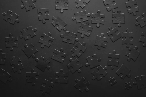 Muchos Puzzles Dispersan Azar Avión Foto Rompecabezas Negros Sobre Fondo — Foto de Stock
