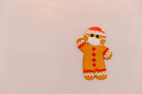 Photo Christmas Ginger Cookies Shape Santa Claus Wearing Protective Medical — Stock Photo, Image