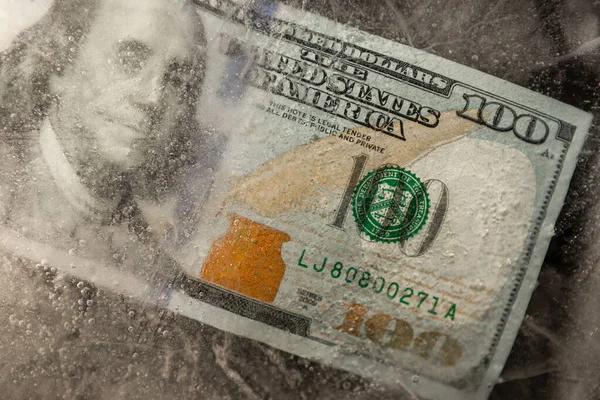 Bir Noktada Dondurulmuş Dolar Konsepti 100 Dolar Donduruldu — Stok fotoğraf