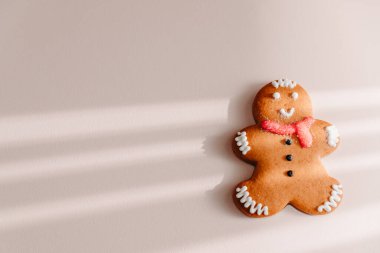 Coronavirus salgınında yeni yıl ve Noel kutlaması, kavramsal geçmiş, minimalist tarz, metinleriniz için yer