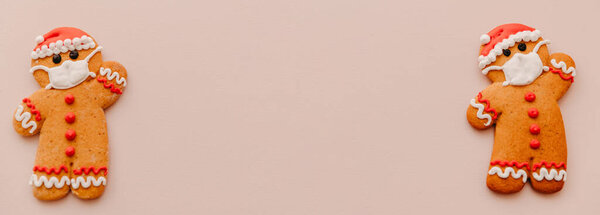 Новый год и Рождество праздник в коронавирусной пандемии, концептуальный фон с рыжим человеком в маске. Новая норма