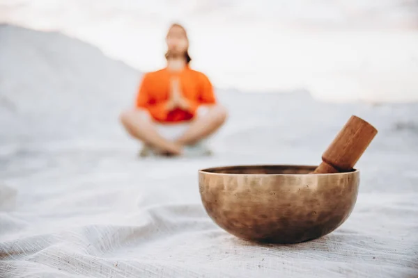 Meditasyon için Tibet şarkı kaseleri