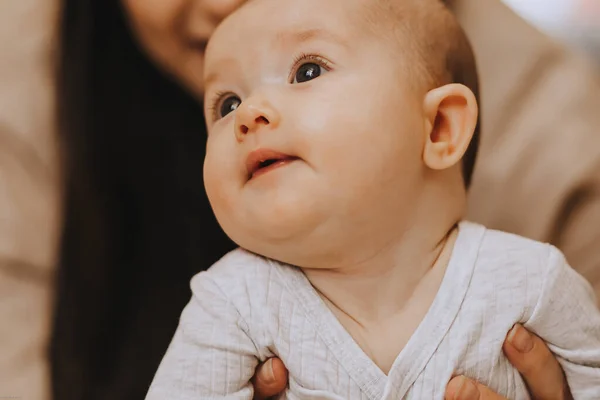 Retrato Uma Menina Meses Idade Desde Nascimento Foto Casa — Fotografia de Stock