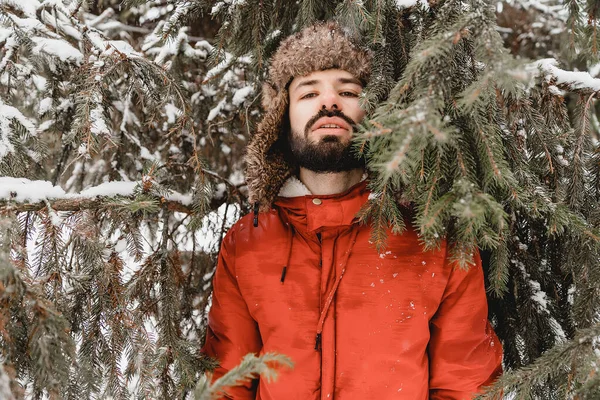 Een Man Met Baard Het Winterbos Close Portret Van Een — Stockfoto